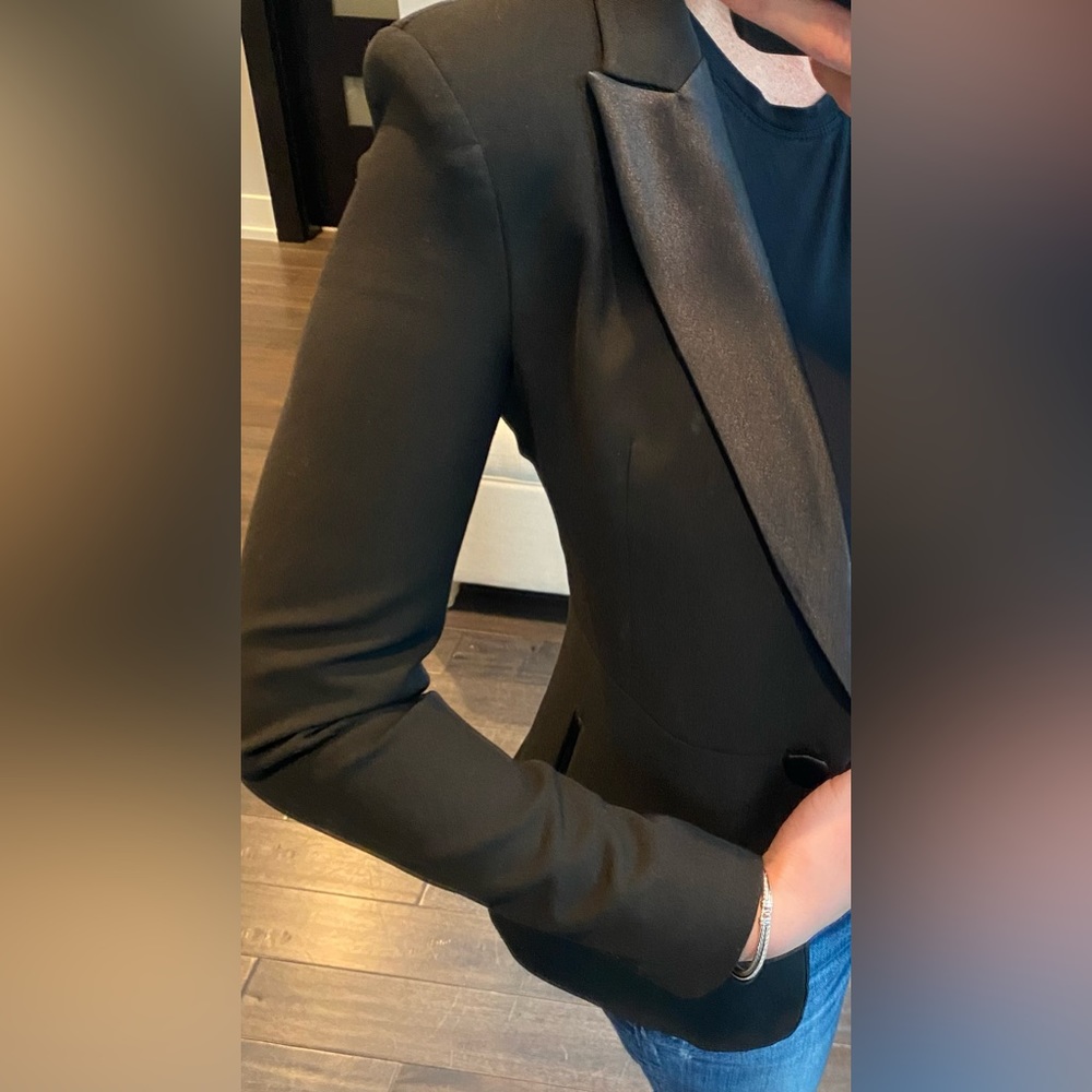 Zara blazer. Size Small. Warn couple times. Great condition.